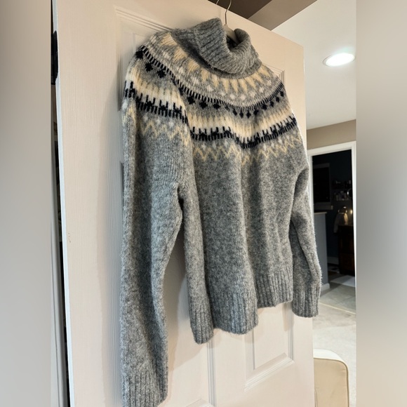 H&M Sweater - Picture 2 of 5